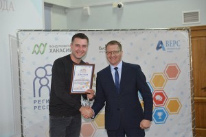 Представитель Ассоциации Алексей Прокудин на награждении дипломом за участие в конкурсе «Лучший социальный проект 2019 года»