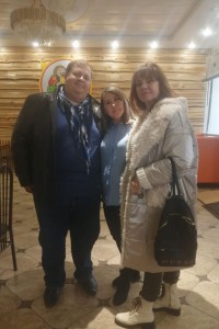 Слева направо: Андрей Попков, Зоя Андреевна Боргоякова (специалист по туризму Аскизского района РХ) и Инна Алексеевна Поддубровская (директор туристической компании «Дискавери»)